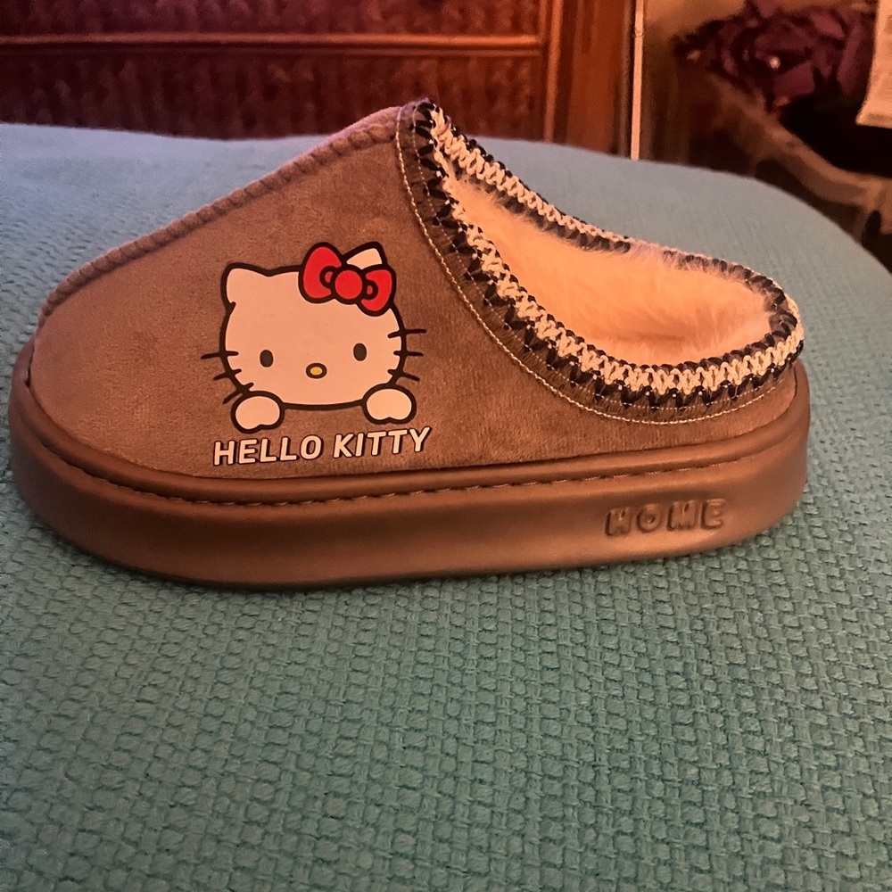 Warm & Cozy Hello Kitty Gray Slippers - Picture 2 of 7